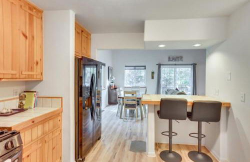 Crestline Home with Deck Less Than 2 Mi to Lake Gregory! - Foto 7