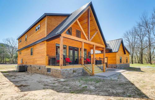 Riverfront Mountain View Cabin with Deck and Grill! - Foto 32