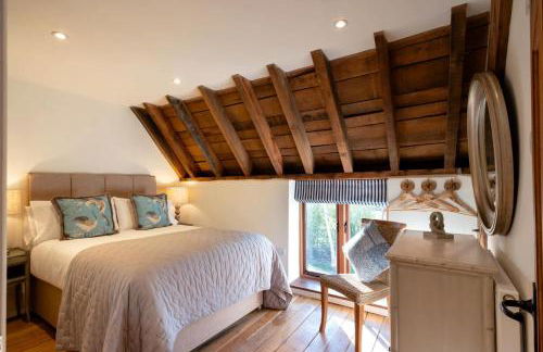 Willowberry Barn - Exclusive Home with Hot Tub - Photo 29