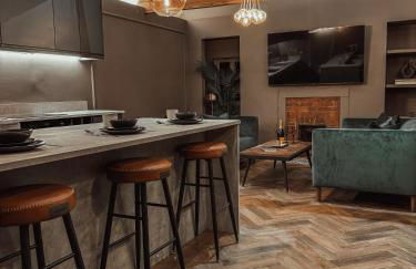 Magistrates Penthouse Suite - Town Centre Apartments with Spa - Foto 1