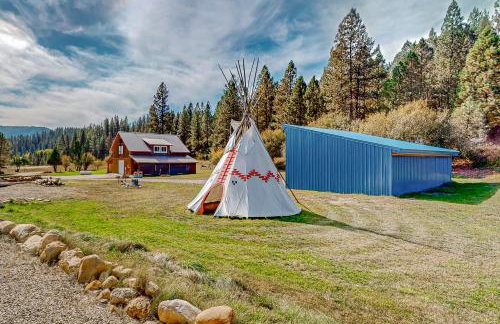 Rustic Cabin with Decks and Hot Tub in Garden Valley! - Foto 4