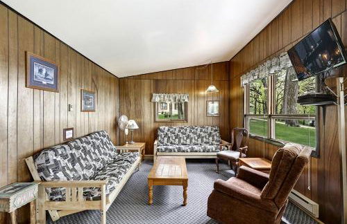 Charming Pet Friendly Cabin for 8 in Fergus Falls, Minnesota - Foto 3