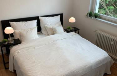 Direkte Uninähe: Ferienwohnung mit großem Doppelbett, Küchenzeile und neu renoviertem Badezimmer - Photo 10