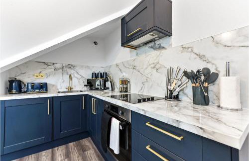 Lovely Two Bedroom with Ensuite Bathrooms - Photo 9