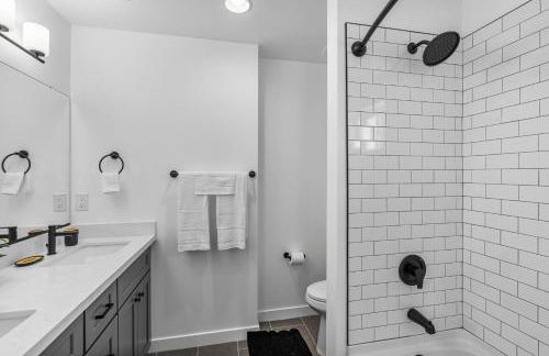 Stylish Phoenix Suite by Zenia Stays - Central & Cozy Escape - Foto 33