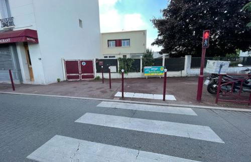 Cozy Station House & Direct Access to Paris - Foto 23