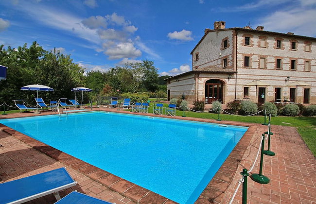 Cottage in Urbania With Pool & Terrace - Foto 1