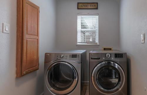 Beautiful home with backyard - Photo 21