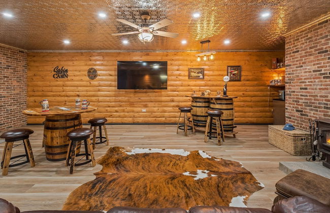 The Bigwood Cabin by Avantstay Hot Tub Firepit Pool Table Private Yard - Photo 27