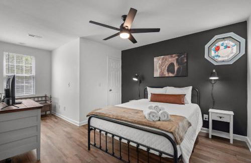 Grandma's Farm on 6 acres with Lighted Barn and River Access - Foto 23