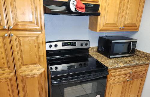 Beautiful 2-Bedroom Condo Near Universal and other Orlando Attractions, King Bed & Wi-Fi - Foto 18