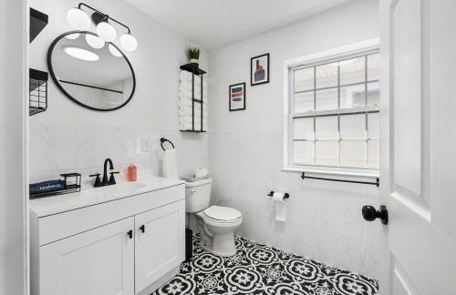 NYC 20min, Sleeps 10, Free Parking, Patio - Foto 44