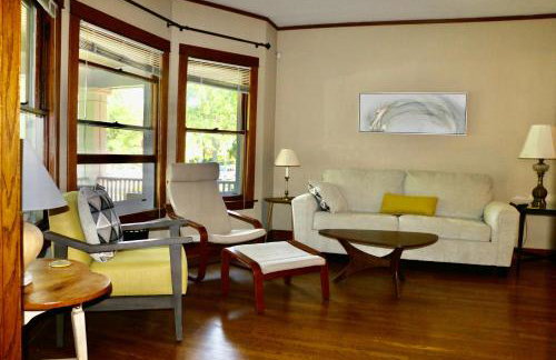 Historic Home with Outdoor Hot Tub Near Downtown in Public Transportation Hub - Photo 6