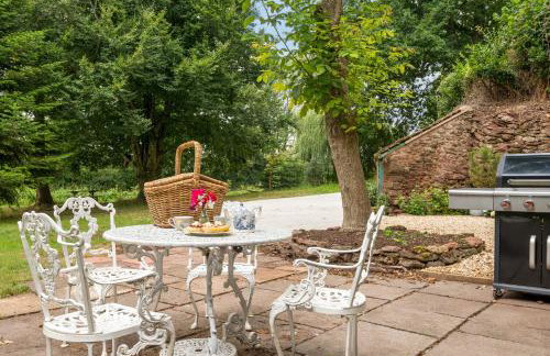 Idyllic Waterside Cottage in Mid Devon - Photo 22