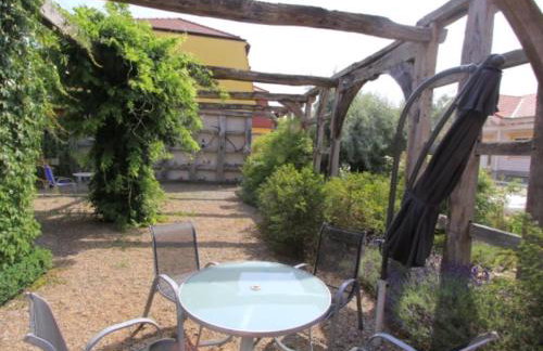 Holiday apartment in Castell with barbecue - Photo 9