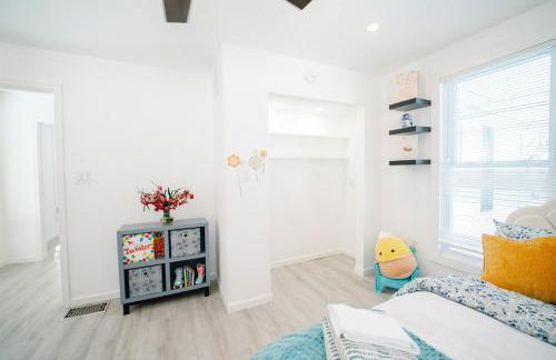 Modern 5BR DC Home Free Parking Steps from Metro Family-Friendly - Photo 32