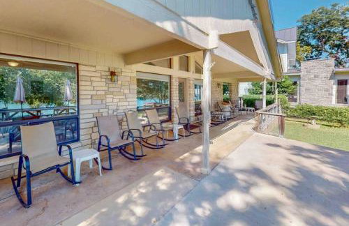 Spacious Lakefront Home with Water Views, WiFi & Private Washer/Dryer - Foto 23