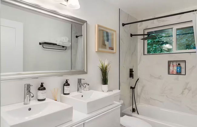 Comfortable Kirkland Home for Family & Remote Work - Photo 16