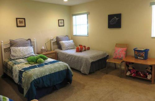 Spacious villa, pool, water views, walk to beach - Foto 22