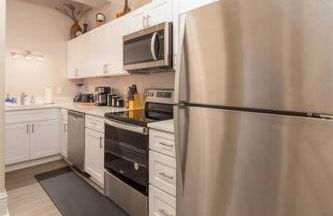 Renovated 2 bed 2 bath Near Arena and Downtown - Foto 18