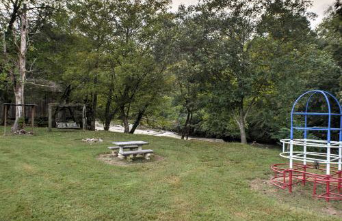 Ooltewah Cabin with Grill, Pool Table and Porch! - Foto 28