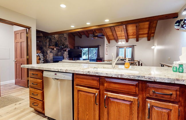 Mammoth Pines #02 - Year-round Activities! - Foto 4