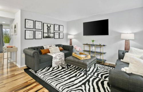 Modern, Office, Fast WiFi, 40 Mins to DC - Foto 1