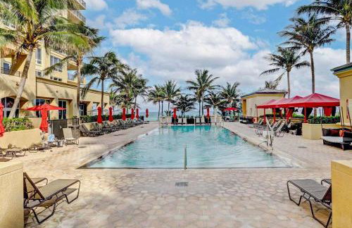 2B Beachfront condo! Pool! Games! 15 mins to PBI! - Foto 3