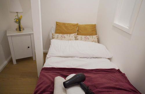 Abbey Road 4 Bed Home - Garden, Parking, Sleeps 11 - Foto 16