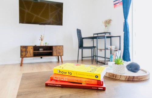 Cozy 3-Bed Retreat Near Manchester Airport Ideal for Families & Groups - Foto 8