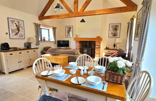 Beautiful Views Historic 16th Cent Barn Conversion - Pass the Keys - Foto 1