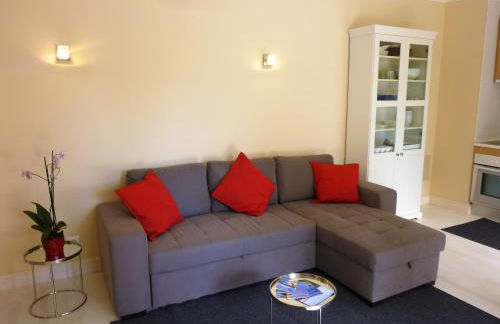 Beach & Sea Apt, Fast WIFI, Airco, Private Parking and Pool - Foto 19