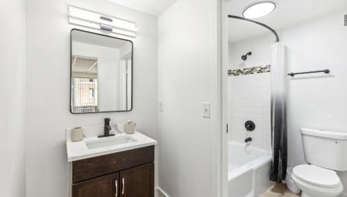 East 116 I Corporate 1Bd Suite in Rochester I Gym - Foto 5