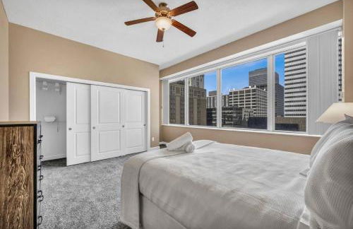 Luxury Condo w/ Lake Views! Center of Downtown - Foto 36