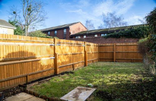 Guildford Townhouse with Parking - Foto 20