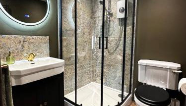 The Cabin Near Stansted Airport - Foto 5, towels, Shower