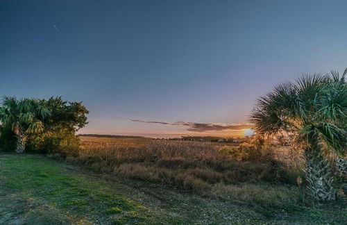 New Listing - Marsh Views Short Walk to Beach and Pools - Double Decks - Foto 25