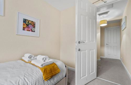 KingstonUponThames Contractor Sleeps8 Parking - Photo 22