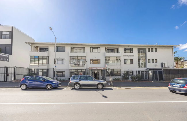 Vibrant and Safe 2 Bedroom Apartment - Photo 25