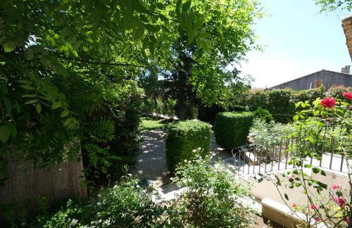 vacation rental with pool and poolhouse, close to arles in moulès- sleeps 8 - Foto 4