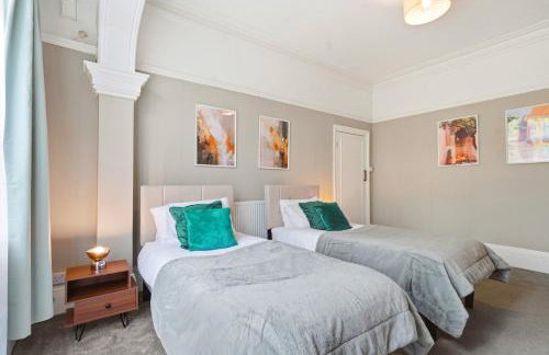 Large 7-Bed House Sleeps 14 FREE Parking ,Contractors & Groups Welcome - Foto 18