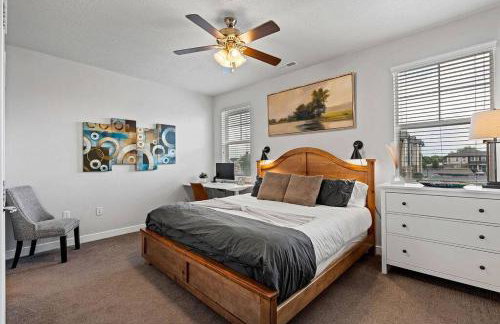 Spacious 2-Story, Pet&Fam Friendly, WFH, Gym&Pool - Foto 58