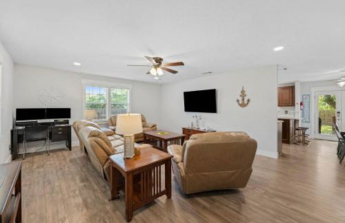 R & R's Reel Paradise 5 minutes to the harbour and 11 miles to the Beach! - Foto 15