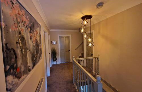 Stylish and Modern 7 Bedroom house near Brecon Beacons - Photo 9