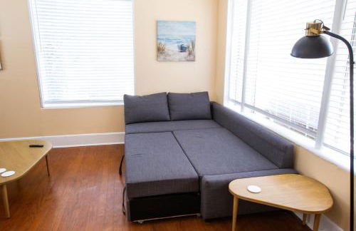 Centrally Located Efficiency One Mile to the Beach! - Foto 11