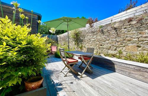 300 m Plage et Centre Ville - Parking Privatif et Gratuit sur Place - Terrasse Bois - Foto 11