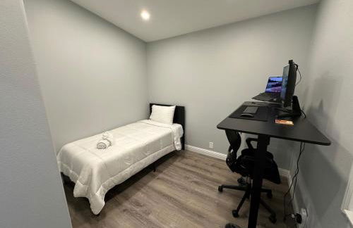 Renovated 5 Bd 3 Ba AC Private Deck Lawn - Foto 60