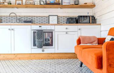 Rural Private Lodge - With Hot Tub - Outdoor Kitchen and Covered Lounge for Two - Foto 7