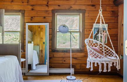 PoolHot Tub Firepit Near Hikes Shops Dining Cragswood Lodge by AvantStay - Foto 18