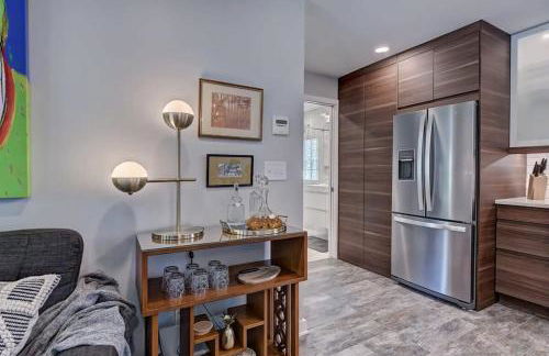 Spacious Conveniently Located 1BR in Myers Park - Photo 8